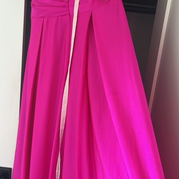 Mac Duggal Ieena Satin V-Neck Gown Size 08 - Picture 9 of 11